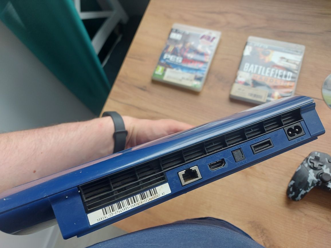 Limitowana edycja PS3 Super Slim 500gb niebieska gry + pad