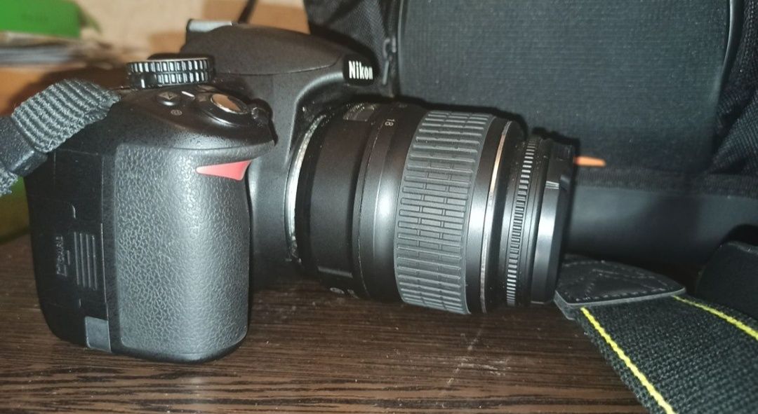 Продам фотоаппарат Nikon D3100 + кофр + Гелиос 81Н + пульт
