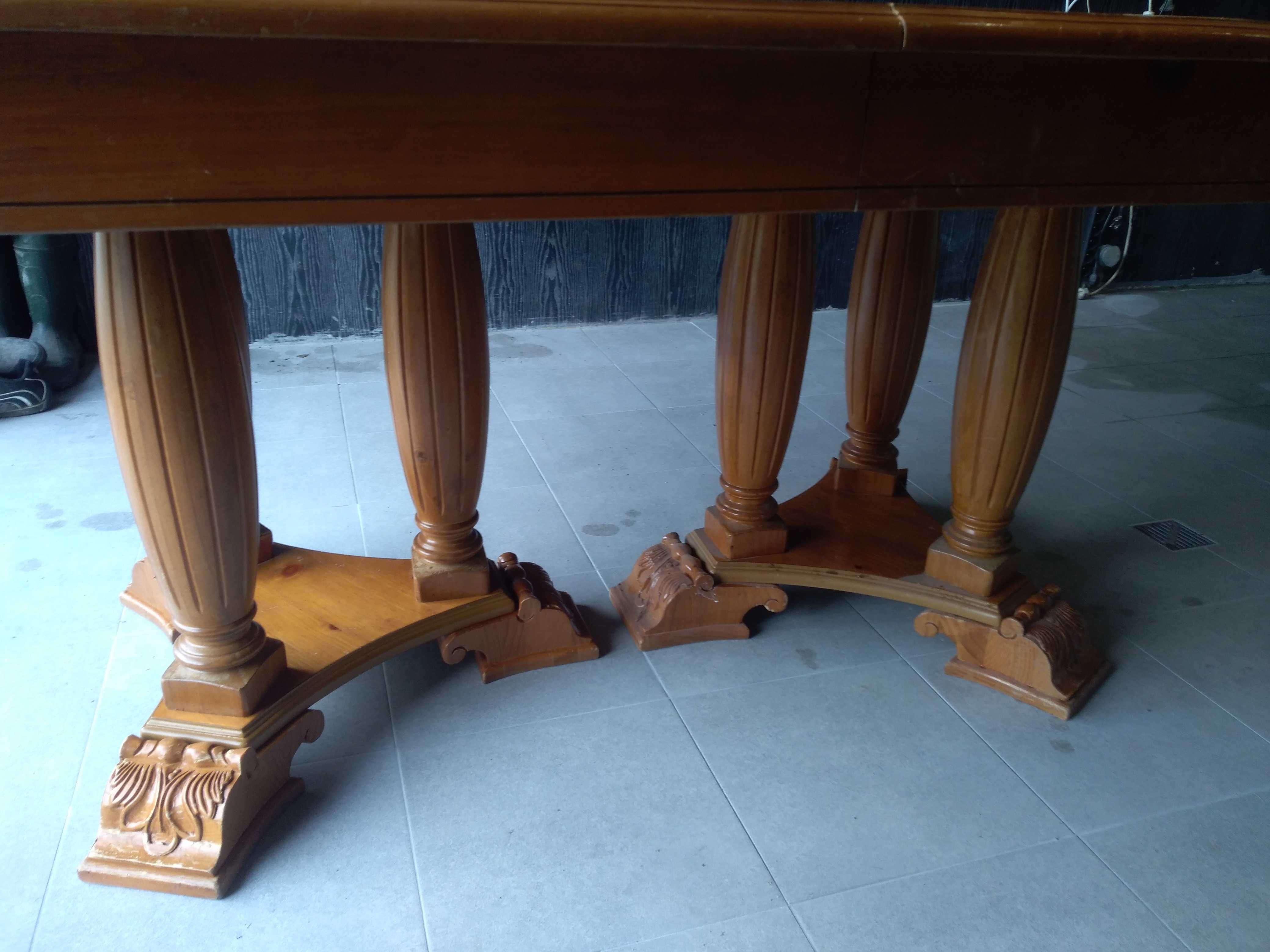 Stylowy stół angielski z krzeslami