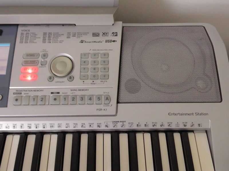 Yamaha PSR-K1 duży LCD USB uchwyt na mikrofon Dynamika Karaoke