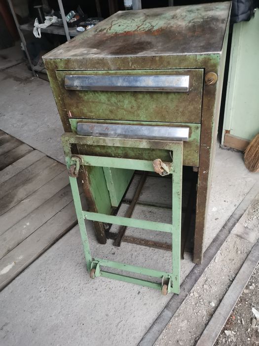 Инструментальный шкаф