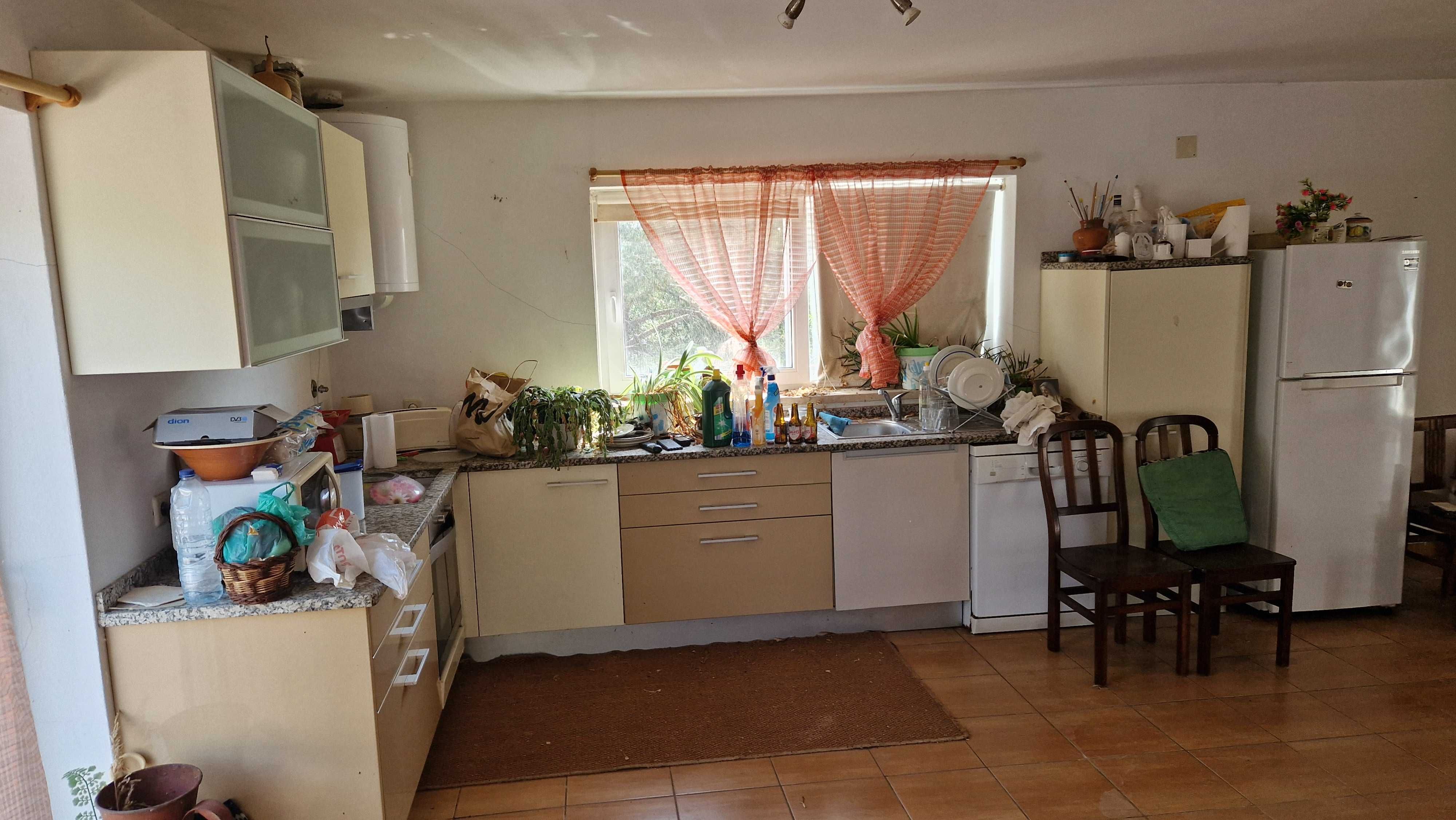 Moradia T6 com 2 andares ,1 andar renovado