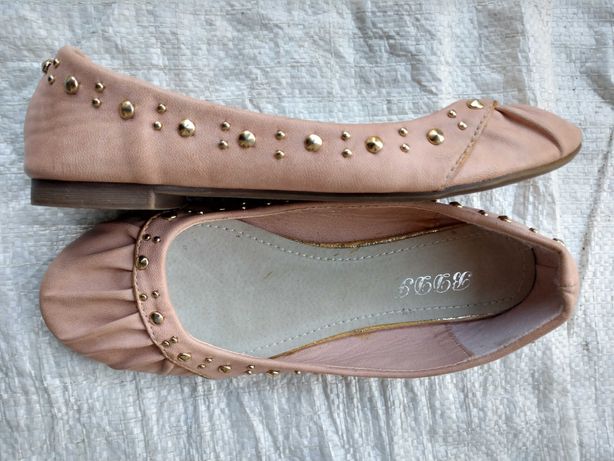Для дівчат туфлі різноманітні