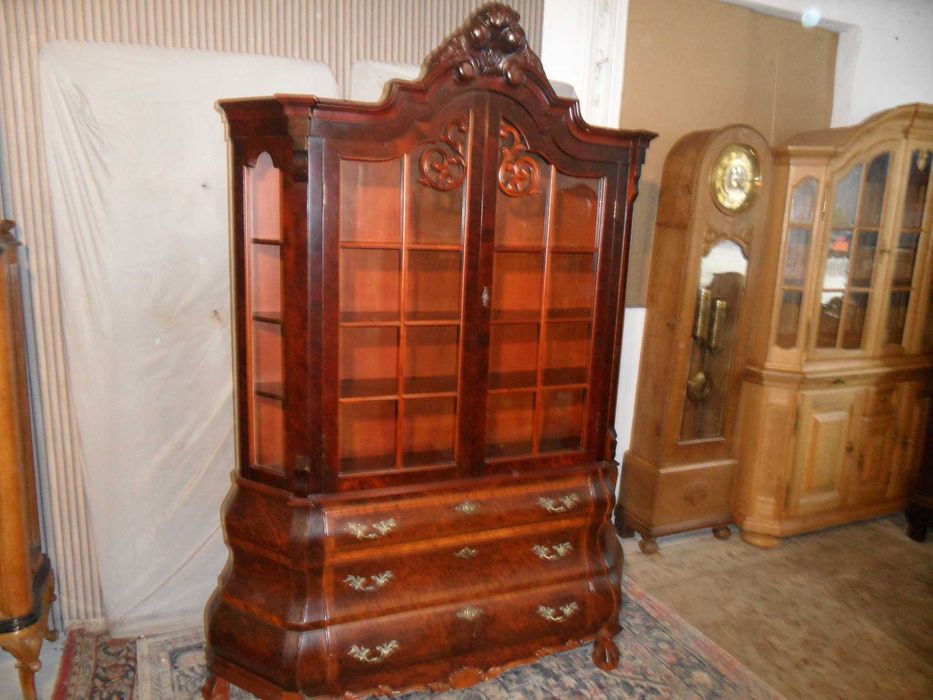 Witryna Ludwik z Roztą Mahoń  z Holandii