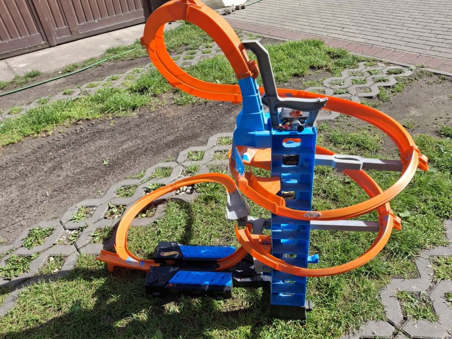 Tor hot wheels wieża podniebna kraksa