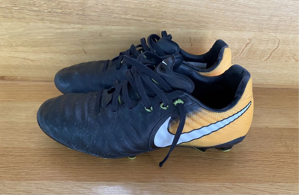 Korki buty do piłki nożnej Nike Tiempo Legend VII FG Junior roz 37,5