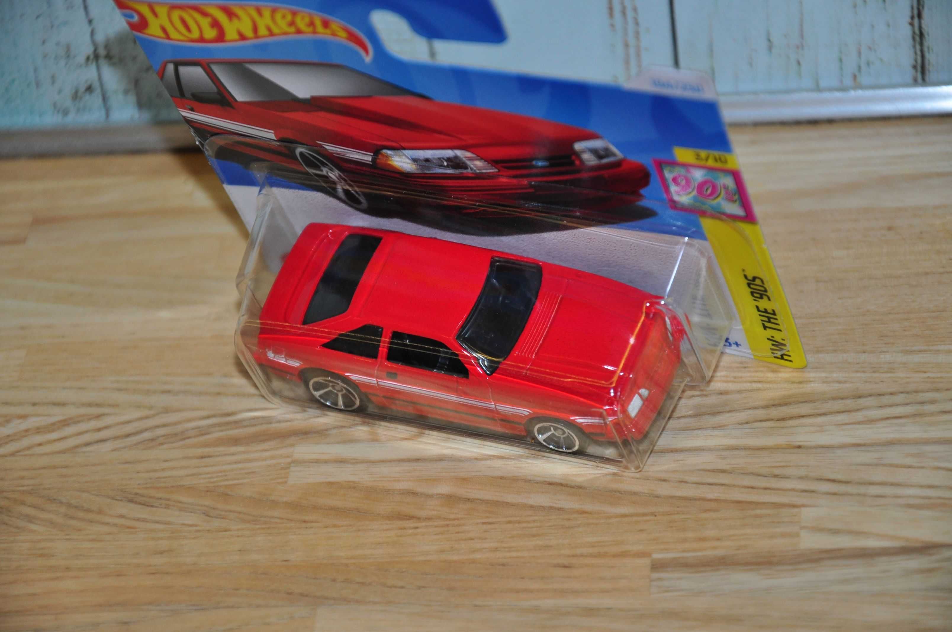 H0003. Hot Wheels (HTB05) '92 Ford Mustang