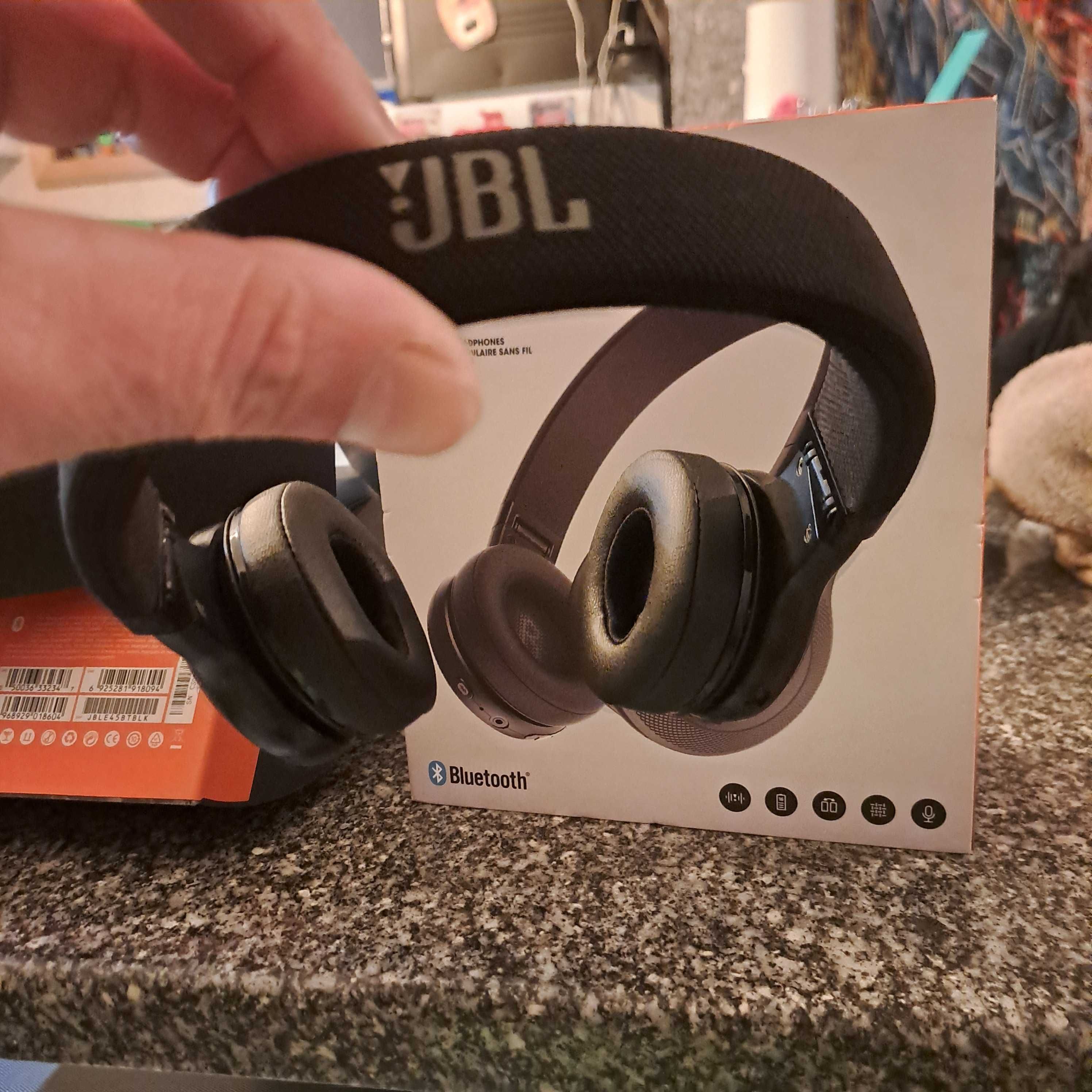 Fones JBL E45BT seminovos