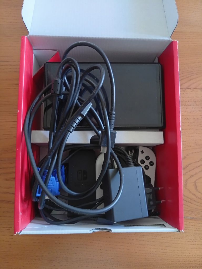 Konsola Nintendo Switch OLED + 3 gry