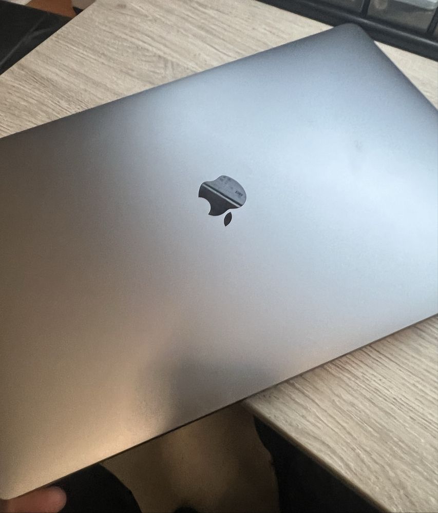 Apple Macbook Pro 16 A2141 i7-2.6GHz 16GB DDR4  512GB SSD