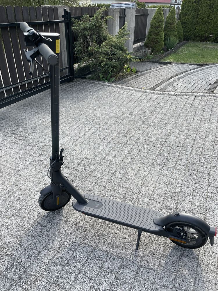 Hulajnoga Xiaomi Mi Electric Scooter Essential 250 W 20 km/h