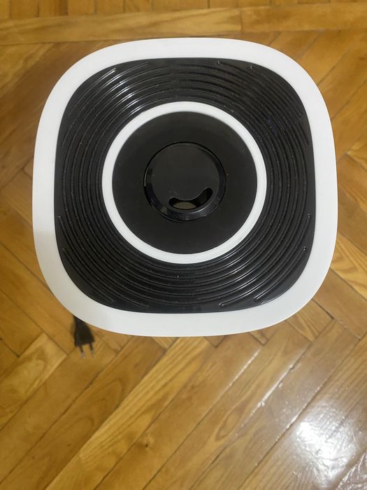 Очищувач та зволожувач повітря у кімнаті