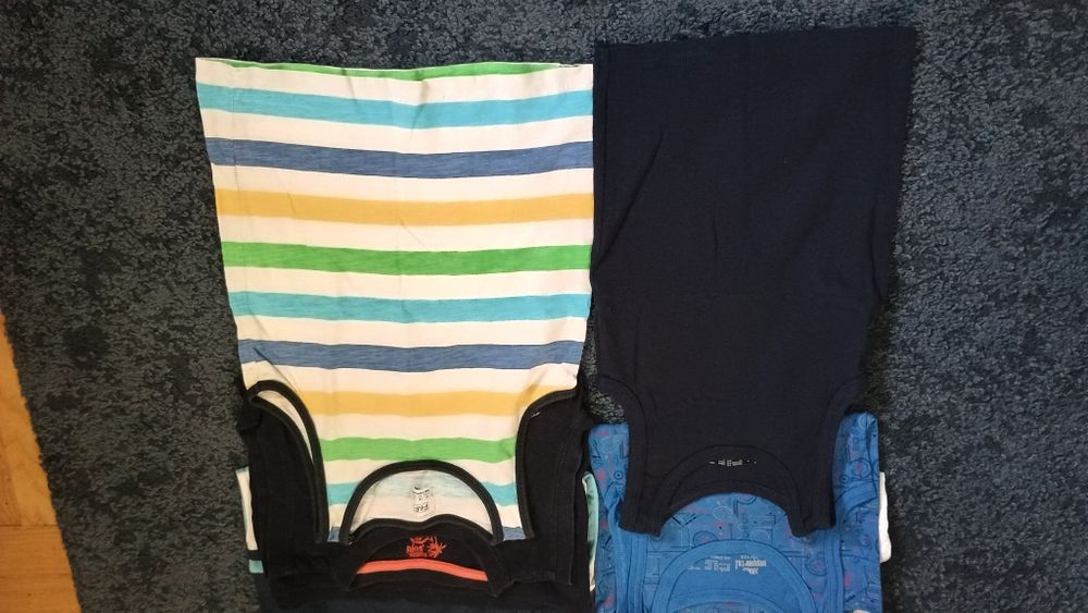 Podkoszulki 122/128 bluzki bez rękawów