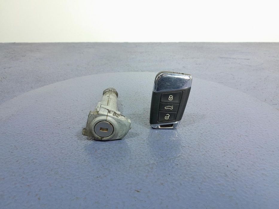 SKODA KODIAQ I KLUCZYK PILOT WKŁADKA ZAMKA 3V0959752L