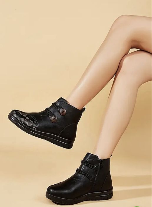 Жіночі черевики короткі чорні на хутрі осінні ботінки