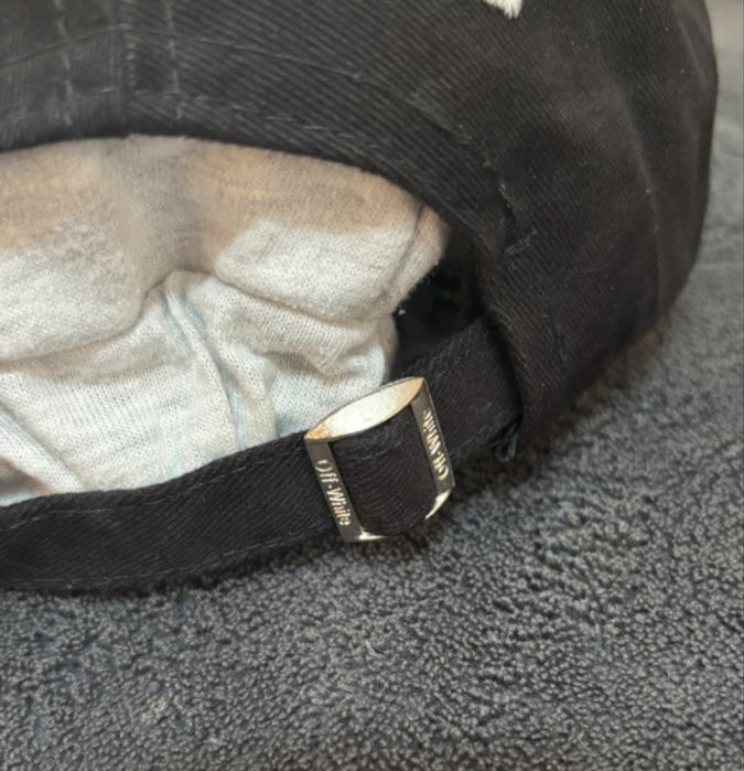 Czapka off-white klasyk
