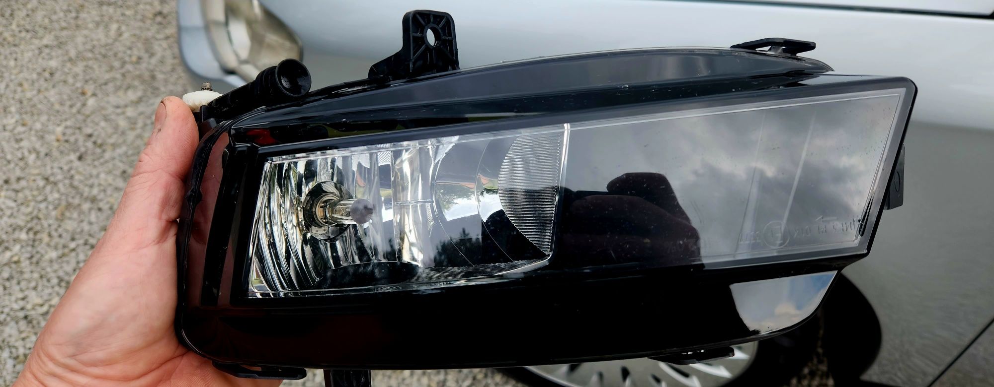 Reflektor przeciwmgłowy Halogen Volkswagen lewy