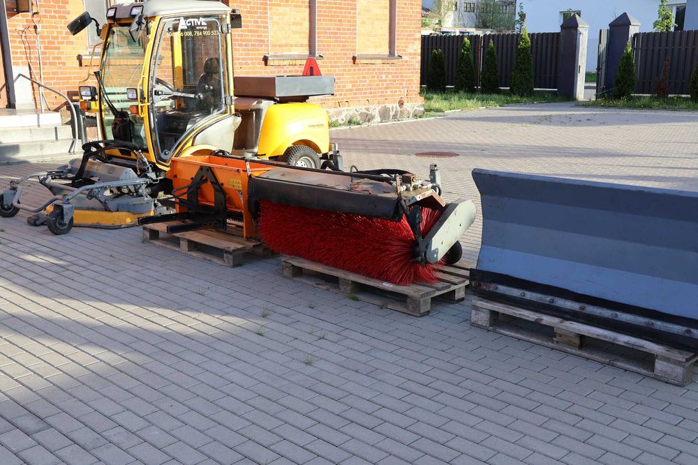 Kosiarka/nośnik narzędzi Stiga Titan 740 DCR