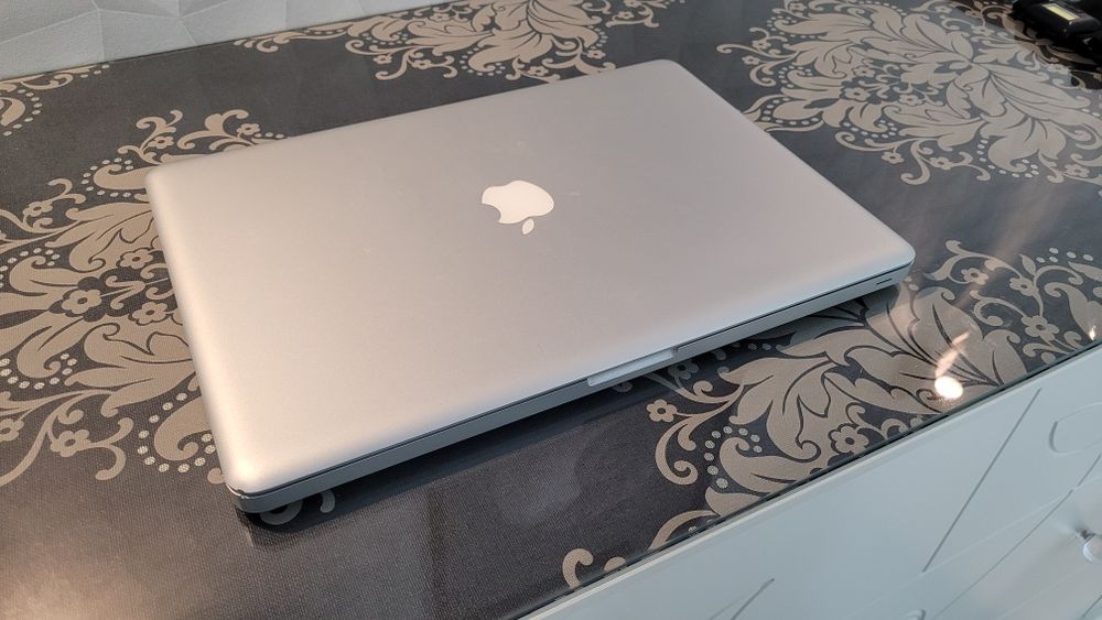 MacBook Pro Sprawny polecam. SSD