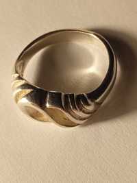 Srebrny pierścionek damski
