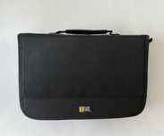 CASE LOGIC - Case em tecido para CDs/DVDs com fecho de correr