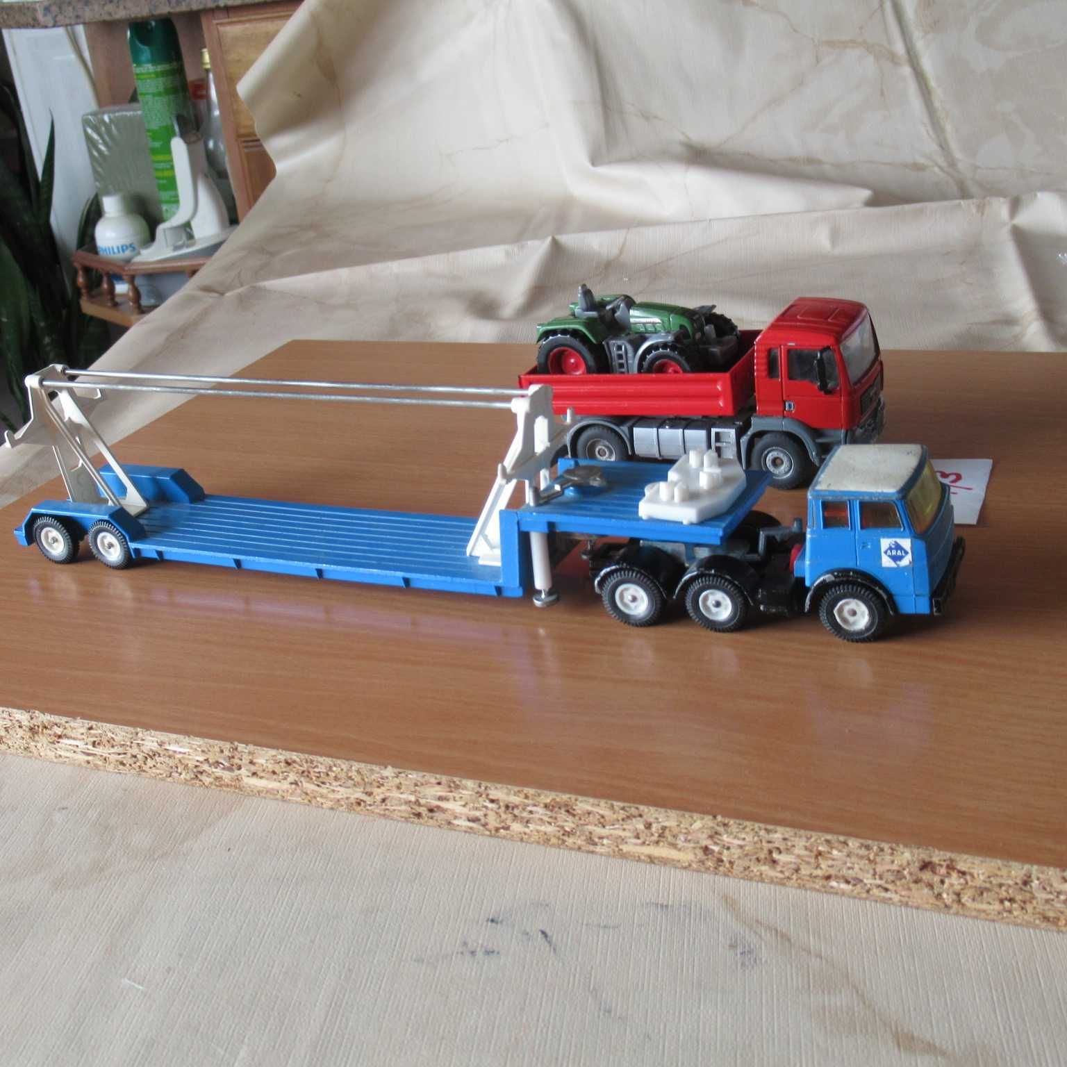 (134/3)camião transporte camioneta e trator em metal Siku