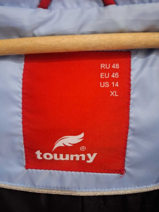 Продам жіночий суперпуховик ( наповнення пух-перо) блакитного коліру.