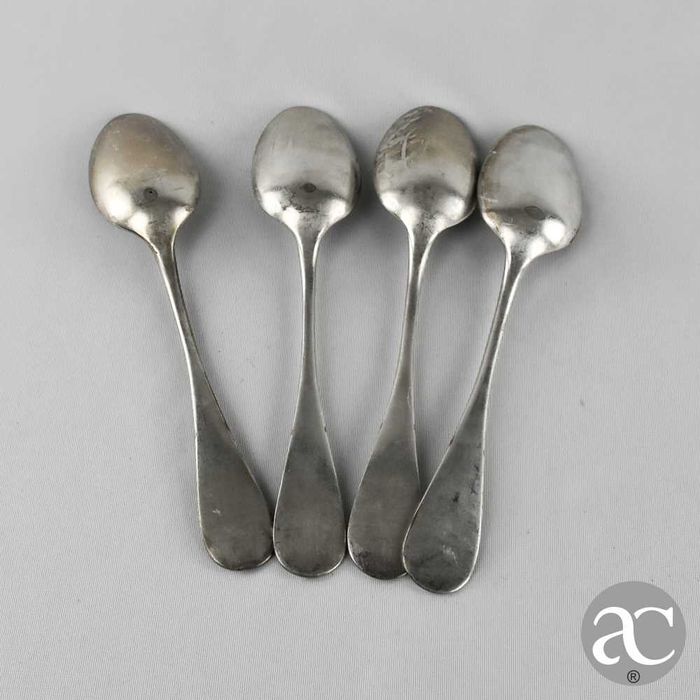 Conjunto de 4 colheres de sopa em casquinha
