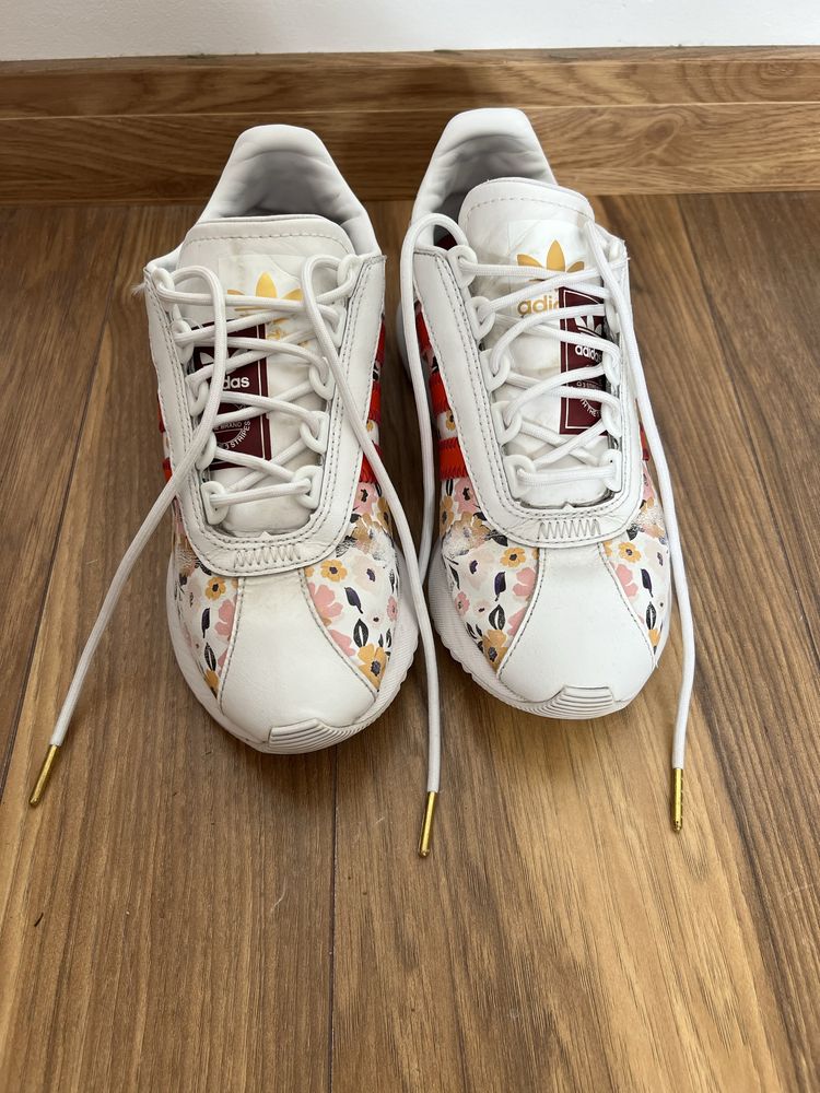 Buty Adidas Originals SL Andridge kolorowe w kwiaty hippie