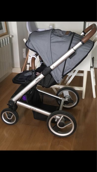 Carrinho completo Mutsy igo carrinho de bebé com alcofa. Muito estavel