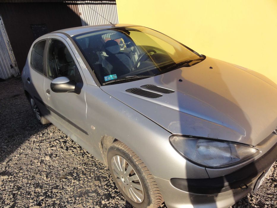 peugeot 206 ,1,1 bezyna ,klimatyzacja 5 drzwi