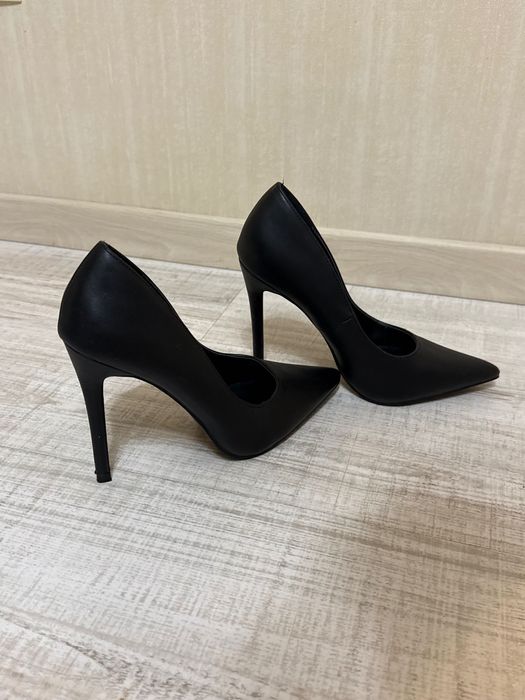 Туфлі на підборах