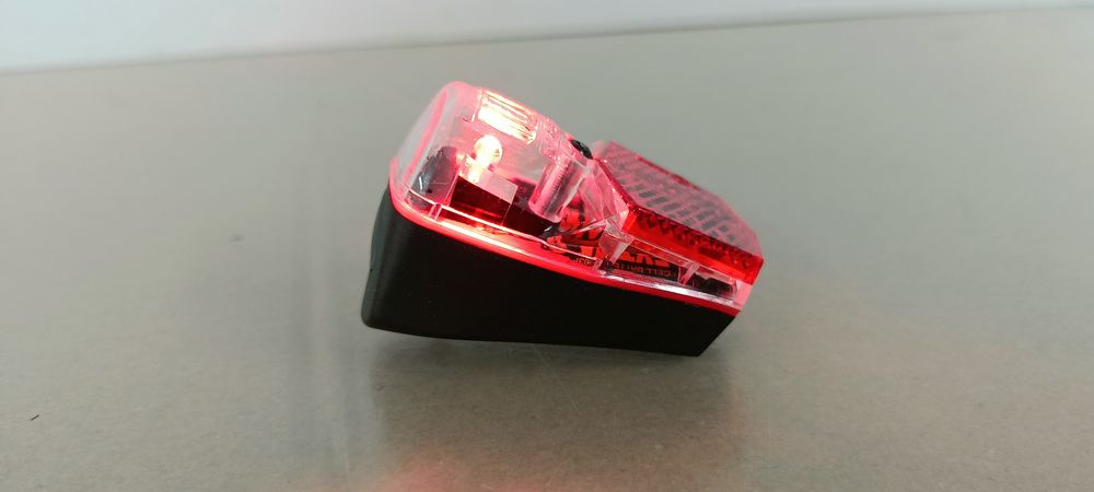 Nr1.Nowa. Tylna Lampka Rowerowa na baterie LED.