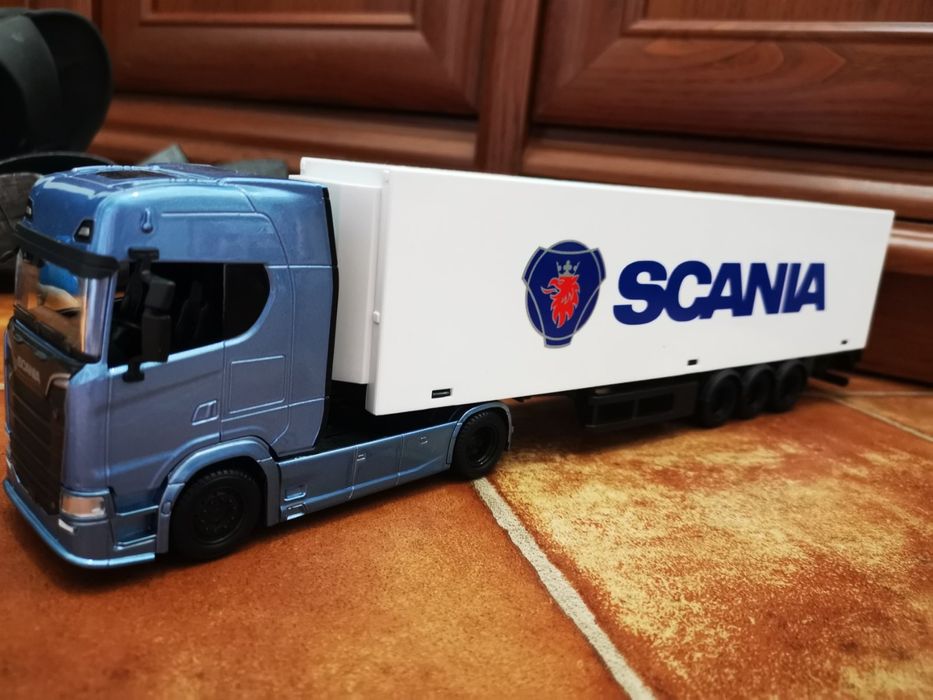 Фура. Мерседес. Сканіа. Вольво. Bburago 1/43