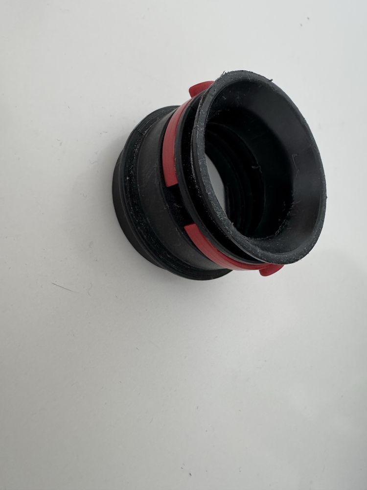 Adapter Bosch do odsysania pyłu.