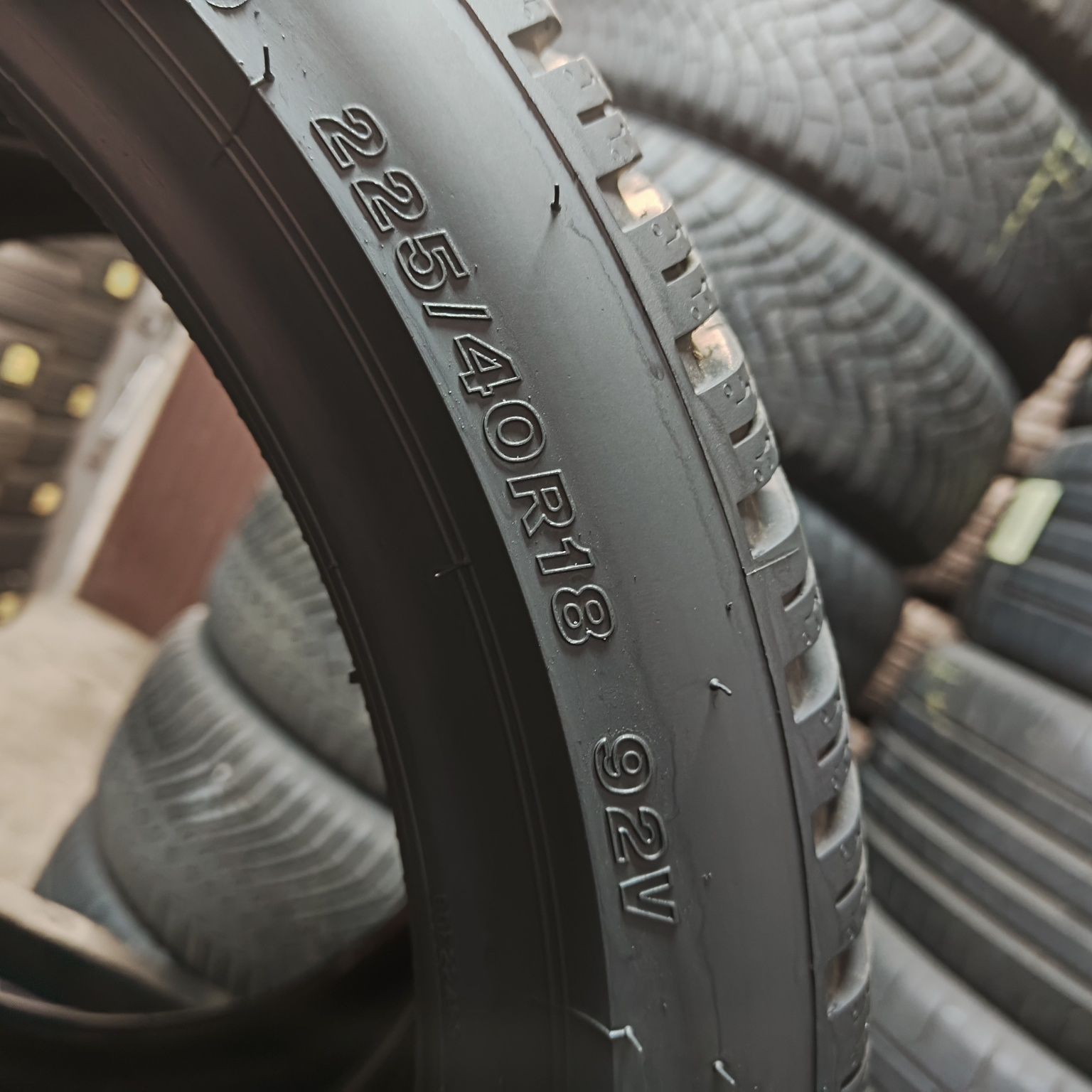 225/40/18 XL Sprzedam parę opon zimowych Firestone