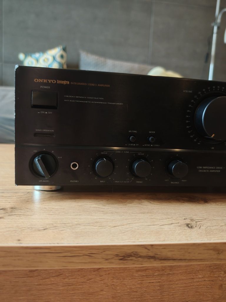 Amplituner Onkyo Integra A8670