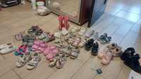 Детская обувь разных размеров на девочку