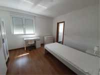 Arrendo quarto com wc privado (suite)