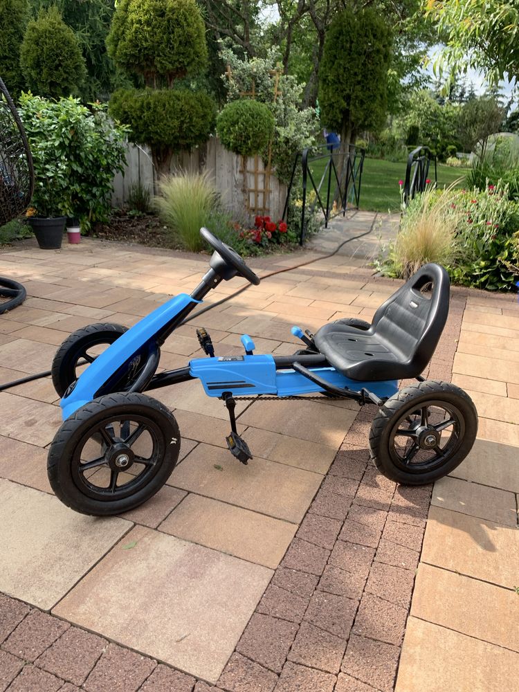 Gokart STAR na pedaly na pompowanych kolach – niebieski
