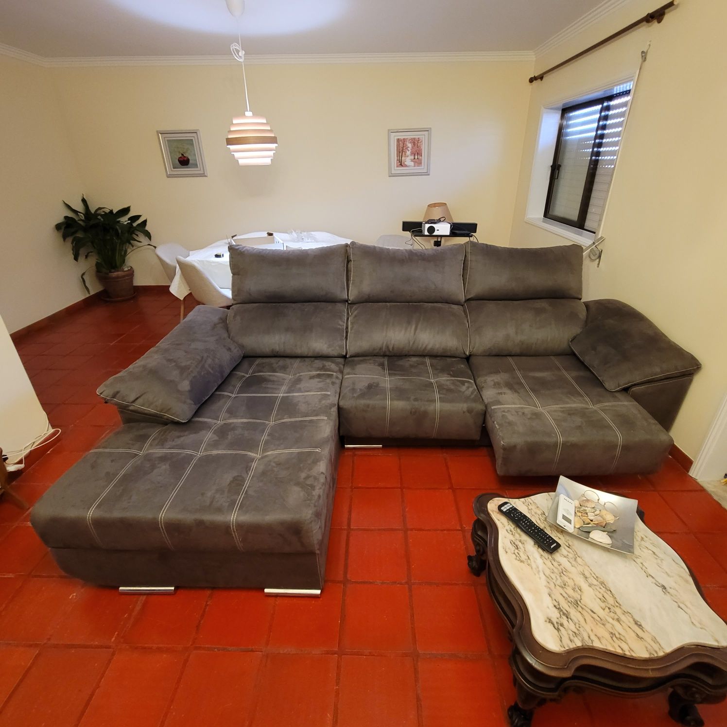Sofá em L com Chaise, Reclinável e Encostos Ajustáveis – 290×180 cm