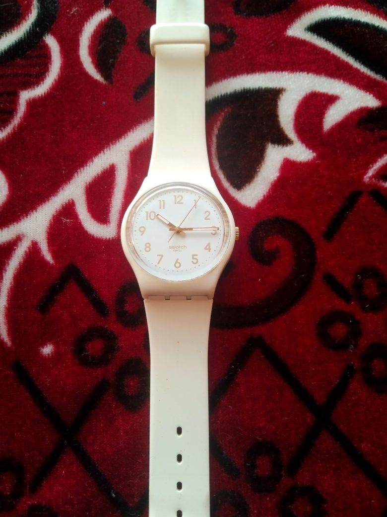 Часы швейцарские Swatch White Bishop GW 164