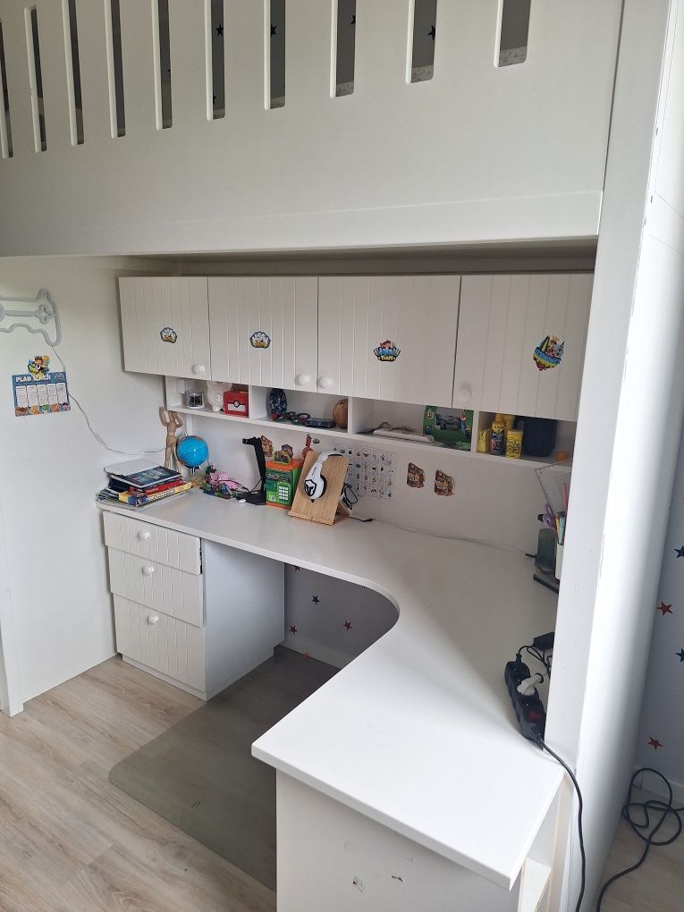 Łóżko z biurkiem solidne drewniane
