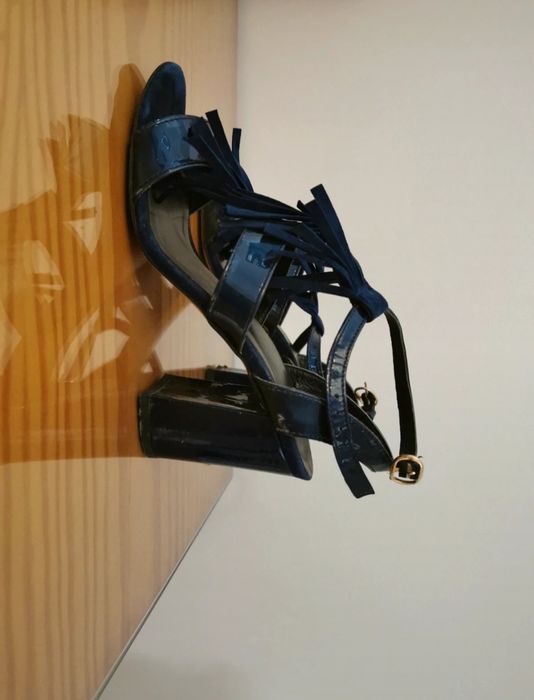 Sandálias usadas poucas vezes