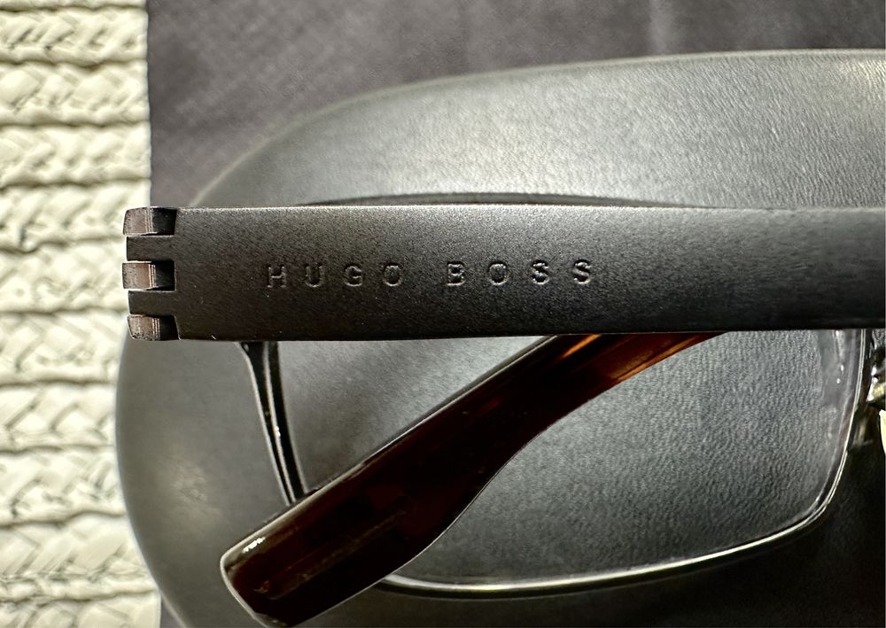 Armação em titanium “Hugo Boss”