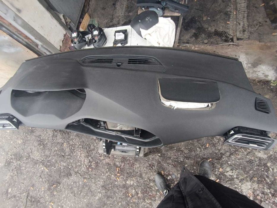 Торпедо  Peugeot 308 T9