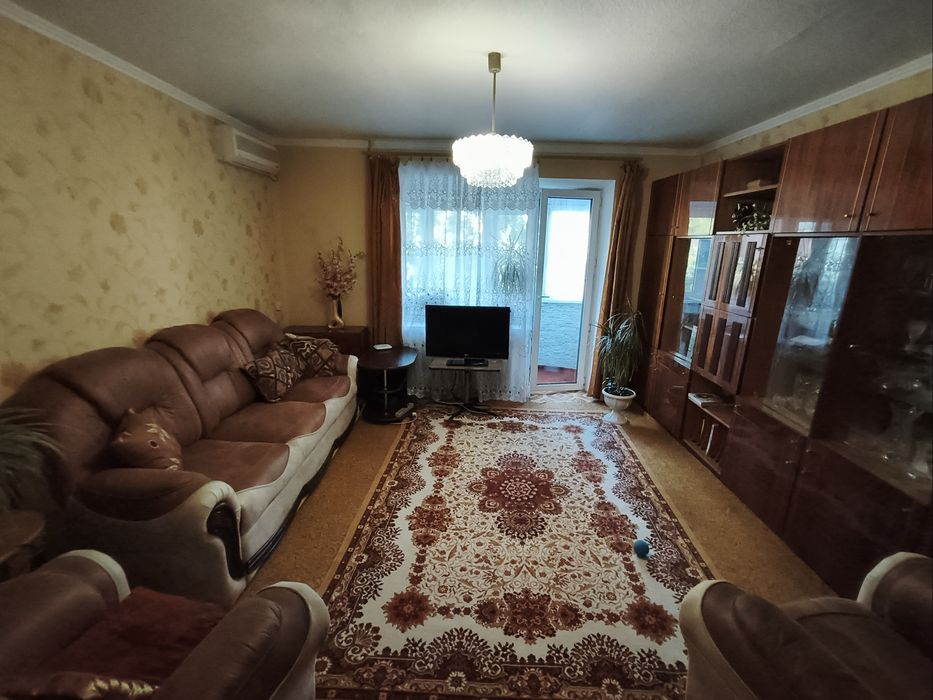 Продам трикімнатну квартиру на Пацаєва.