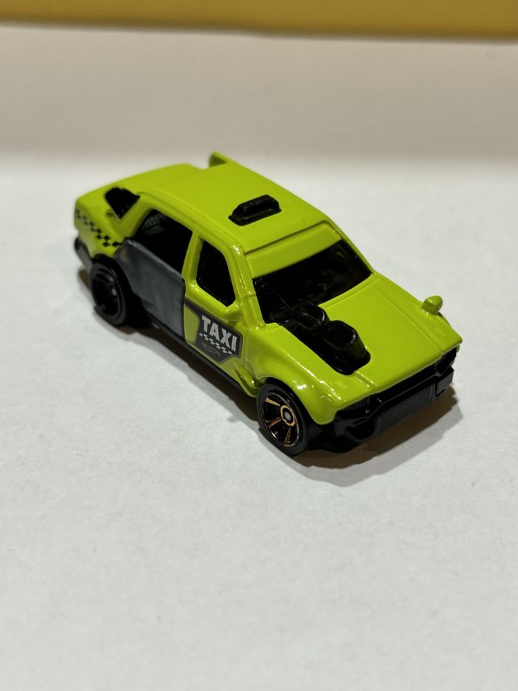 Resorak Hot Wheels Time Attaxi, rok produkcji 2015