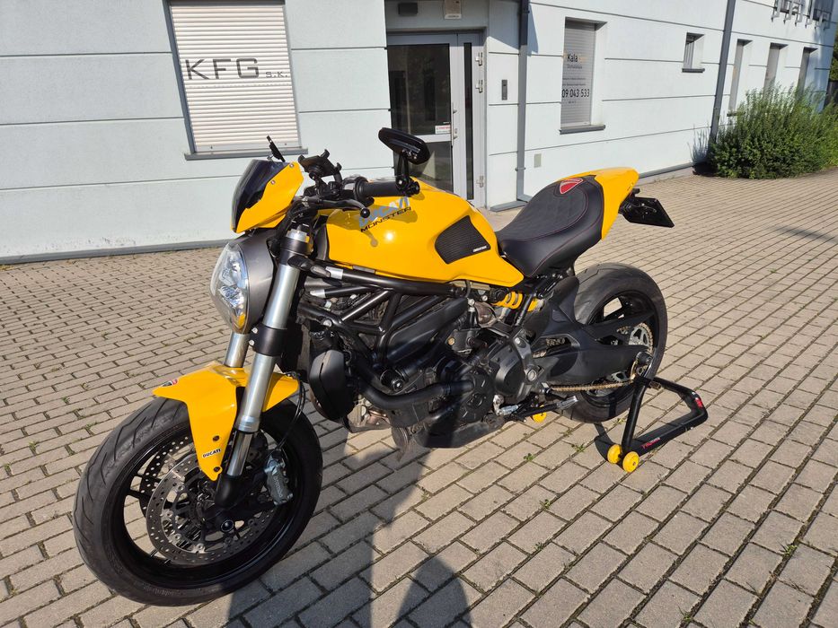 Ducati Monster 821, Salon Polska