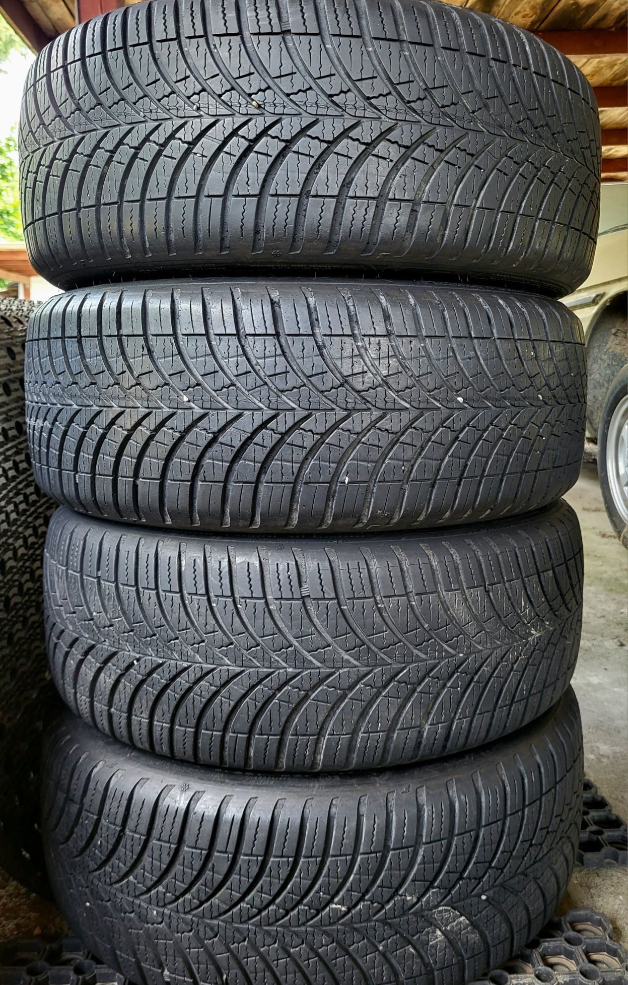 Goodyear vector 3 wielosezonowe 195x45x16